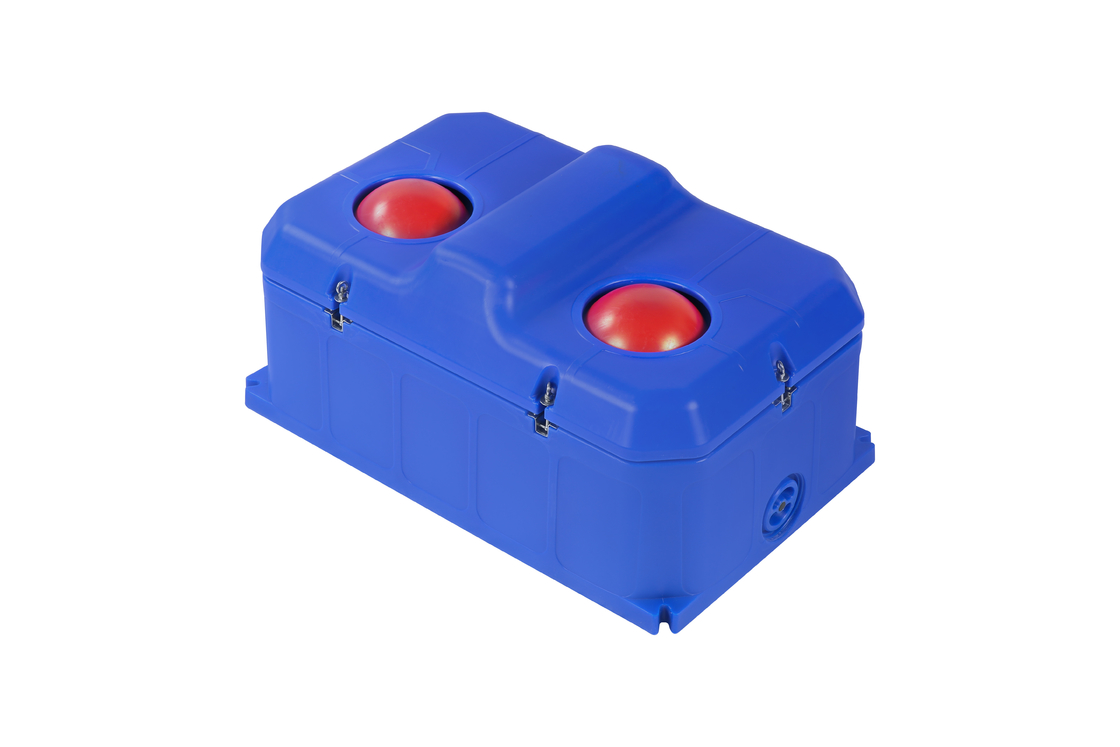 Large Capacity Blue 85L Cattle Drinker with Flow Rate Built In Temperature Control 450mm Drinking Height