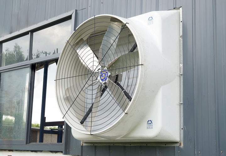 Industrial Exhaust Fan with High-Strength Fiberglass Installed on the Wall and 56.4m³/h Air Volume