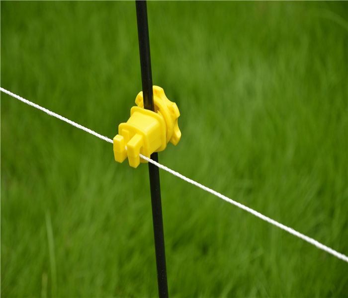 ins510 nail insulator 6MM good yellow hdpe sung wood post with two galvanized nail Electric Fence Insulators