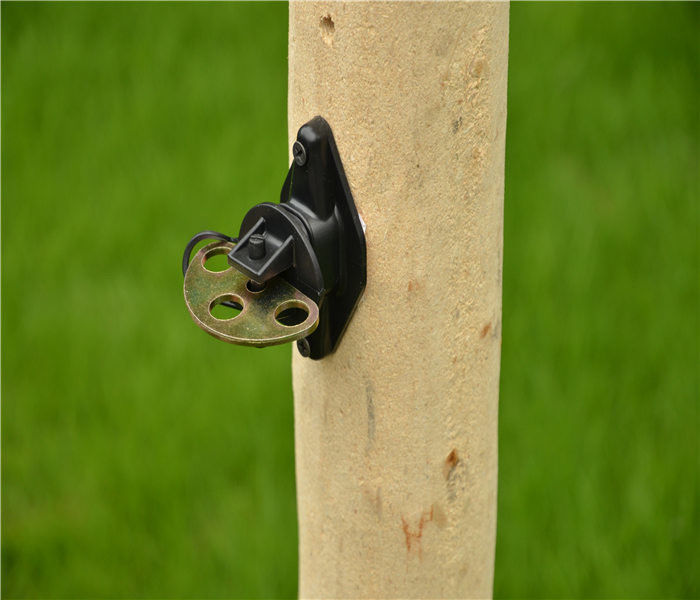 pinlock insulator black steel used for corner farming electric fence LLDPE 20 pcs with three 14mm hole