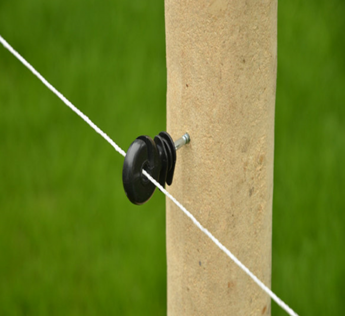 Wood Post Black Electric Fence Insulators Screw In Ring Insulator